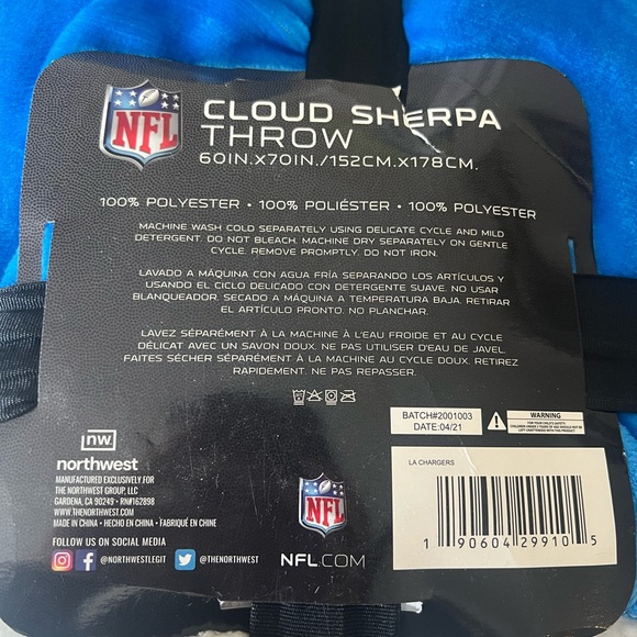 Chargers Sherpa throw blanket NWT - Picture 3 of 5